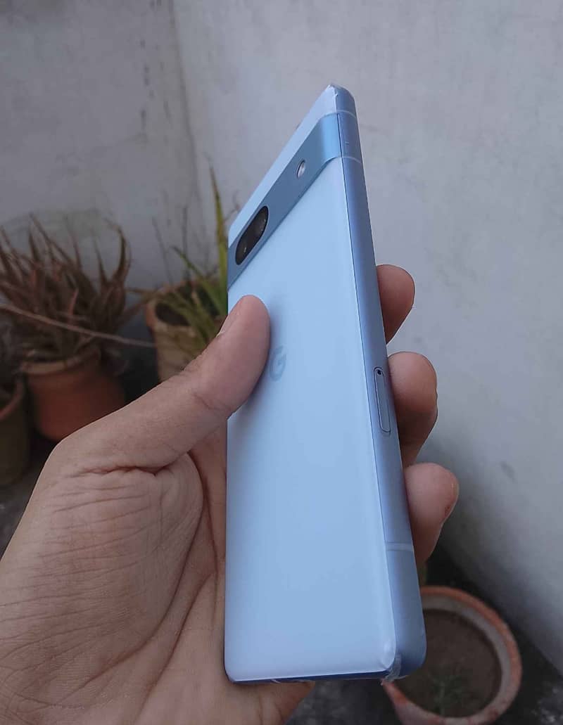 Gogle Pixel 7A 1