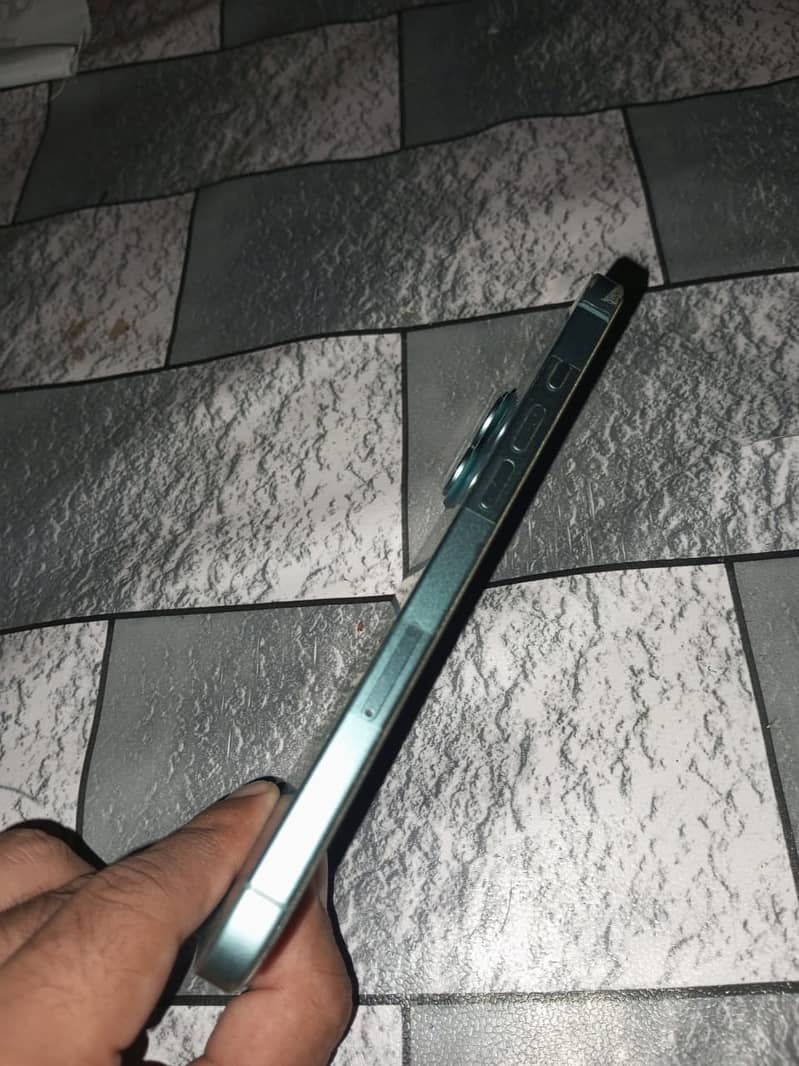 Apple iPhone 16 Plus 1