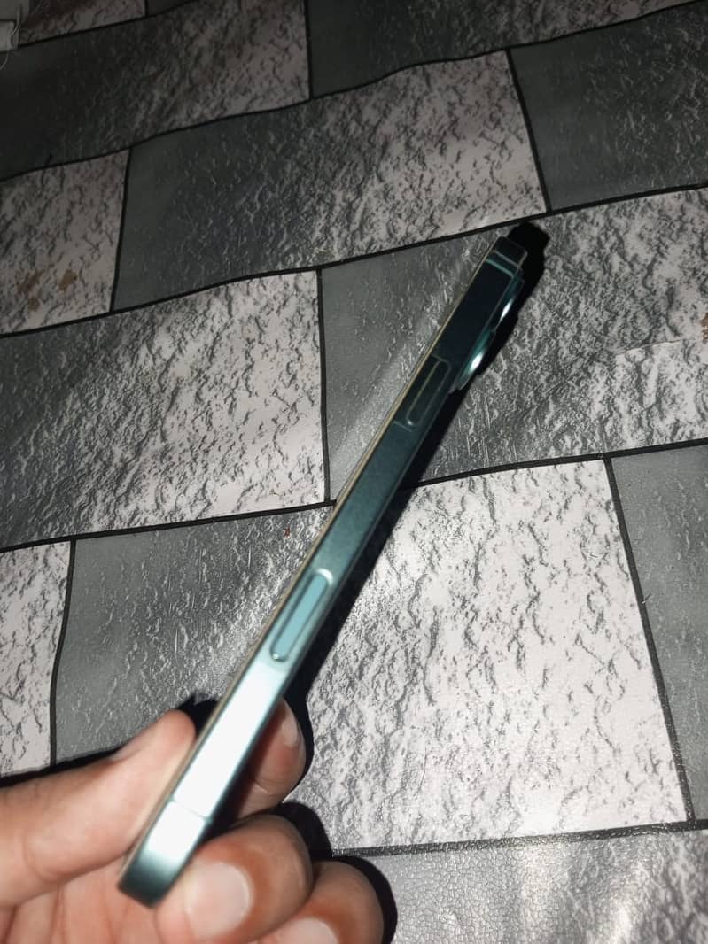 Apple iPhone 16 Plus 2