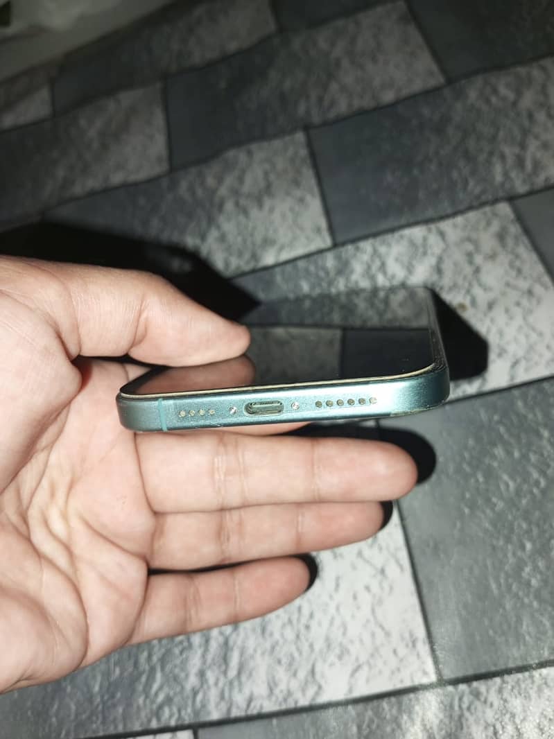 Apple iPhone 16 Plus 3