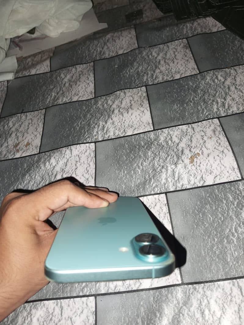Apple iPhone 16 Plus 4