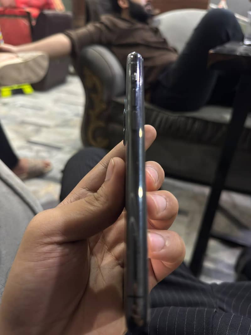 Apple iPhone 11 Pro 1