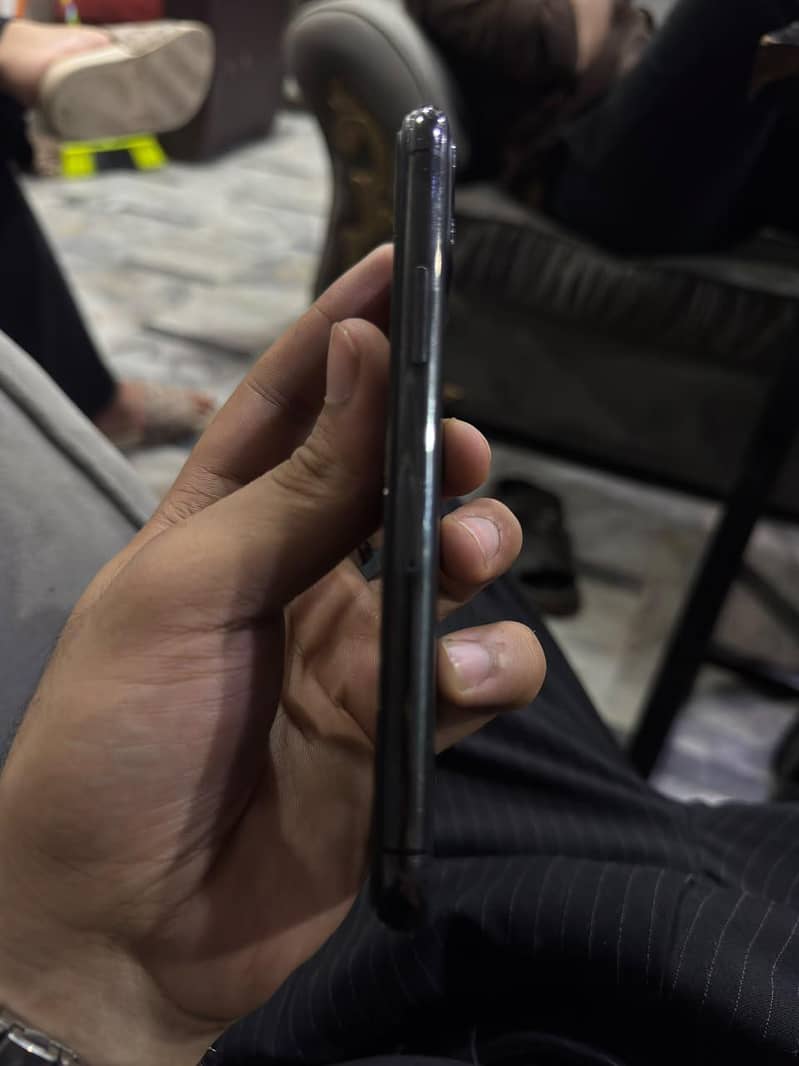 Apple iPhone 11 Pro 3