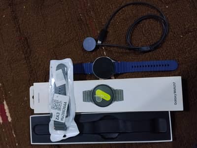 buying Dubai everything original box and charger perfect same like new