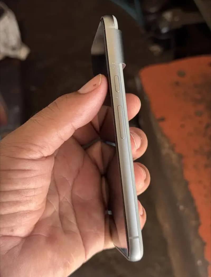 Google Pixel 8 4