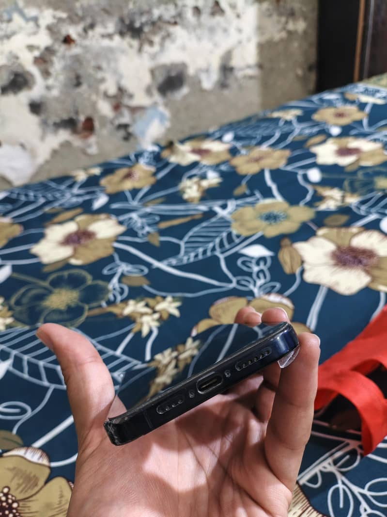 Apple iPhone 15 Pro Max 3