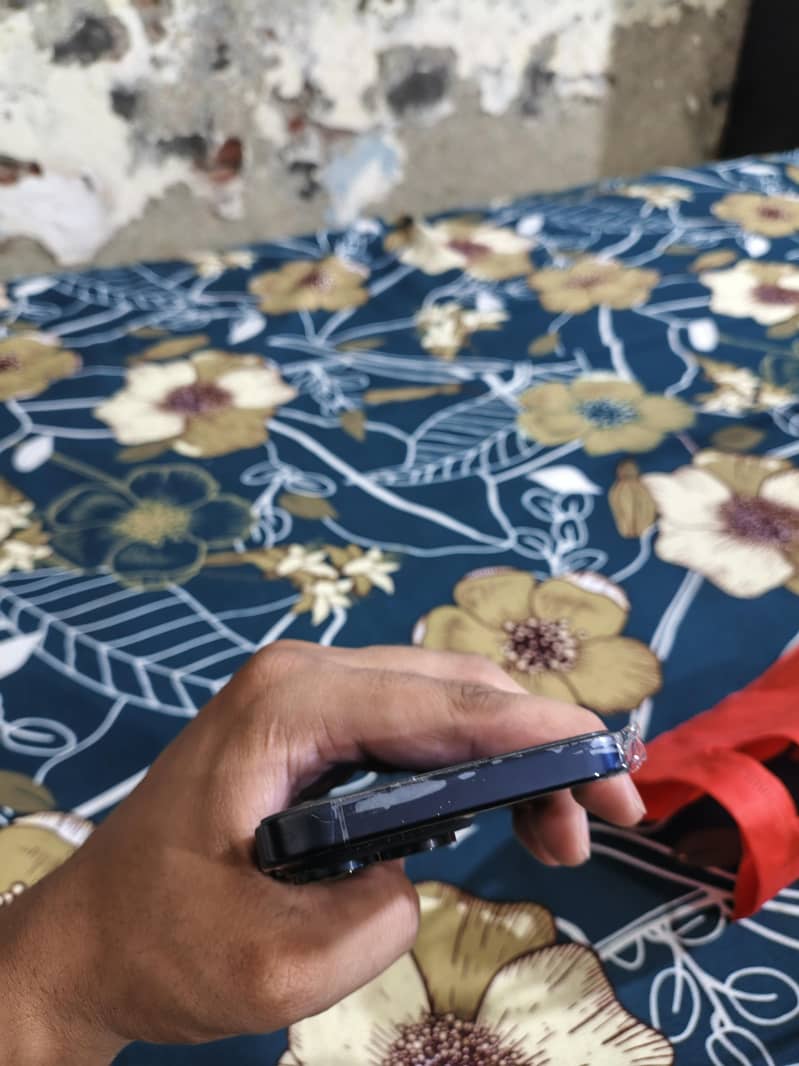 Apple iPhone 15 Pro Max 4