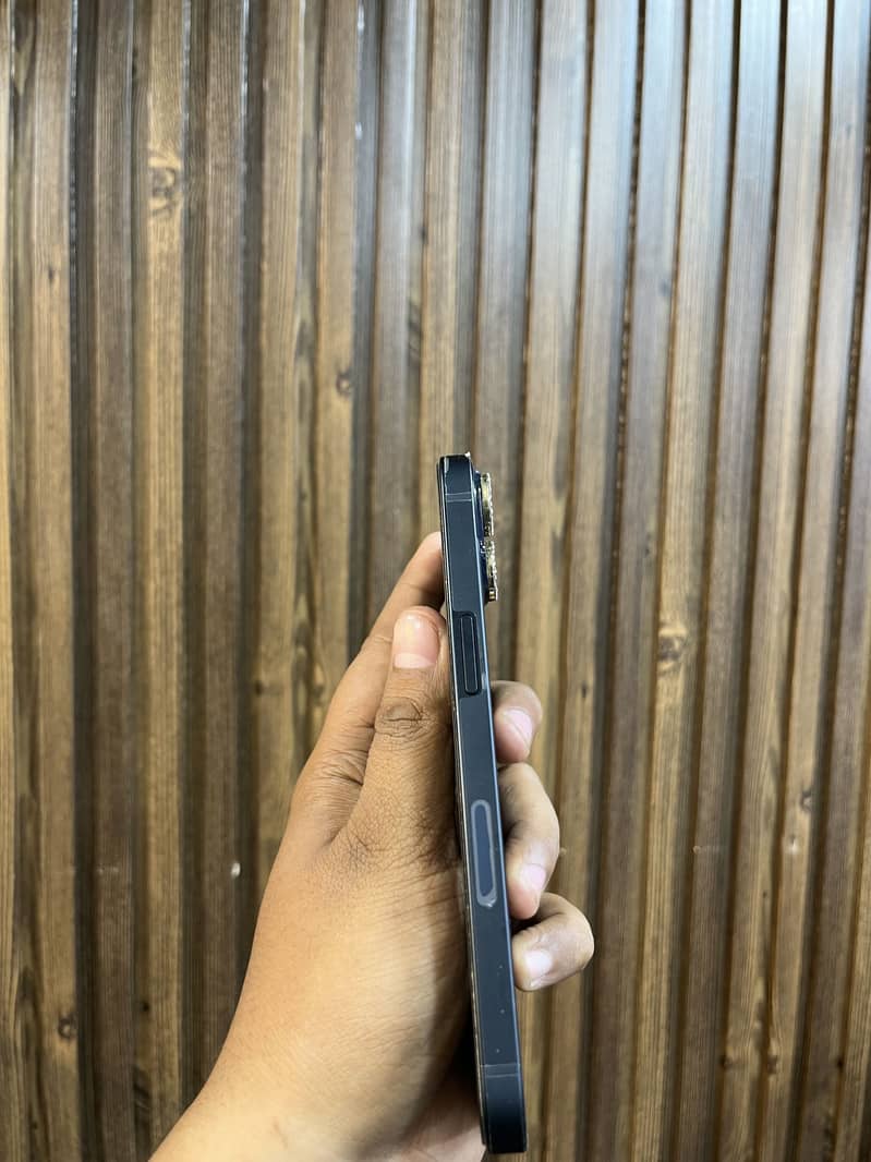 Apple iPhone 13 2