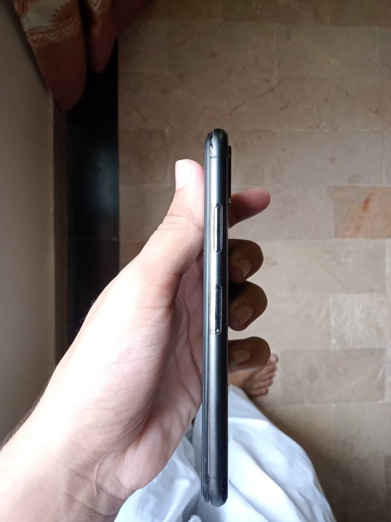 Apple iPhone X 4