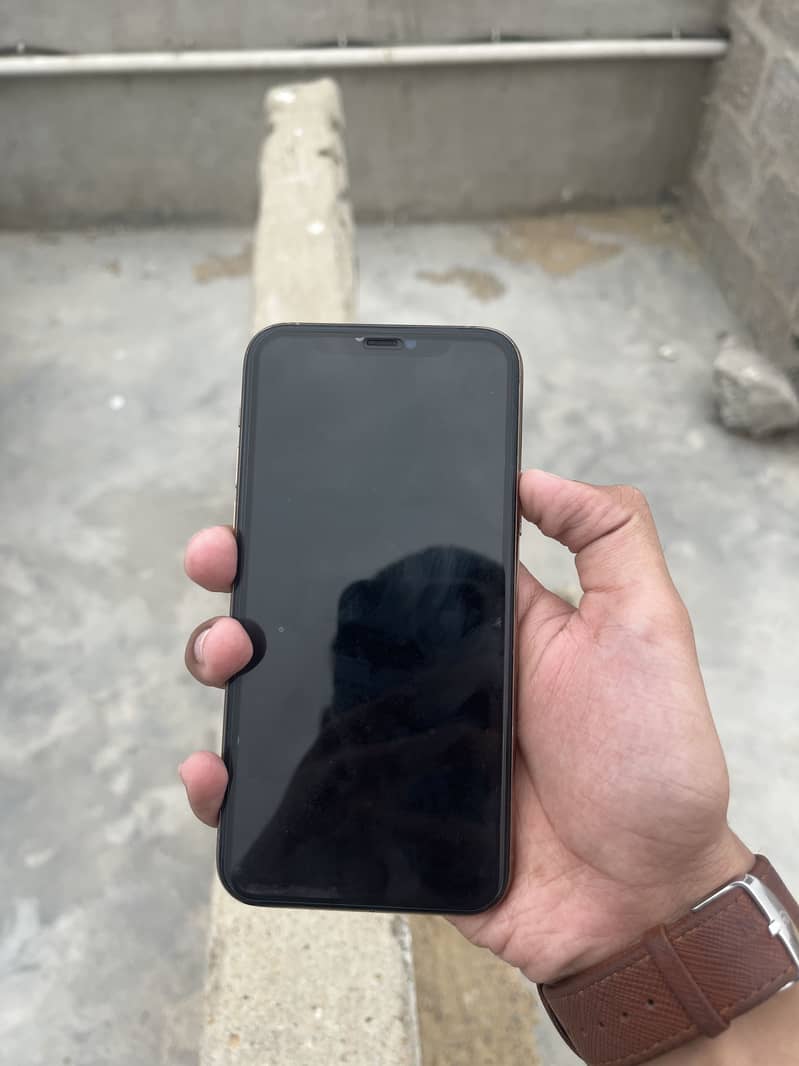 Apple iPhone 11 Pro 1