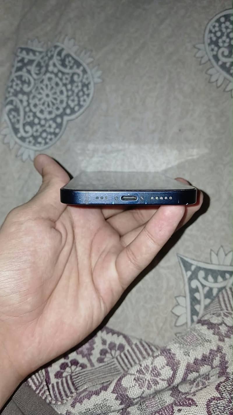 Apple iPhone 12 3