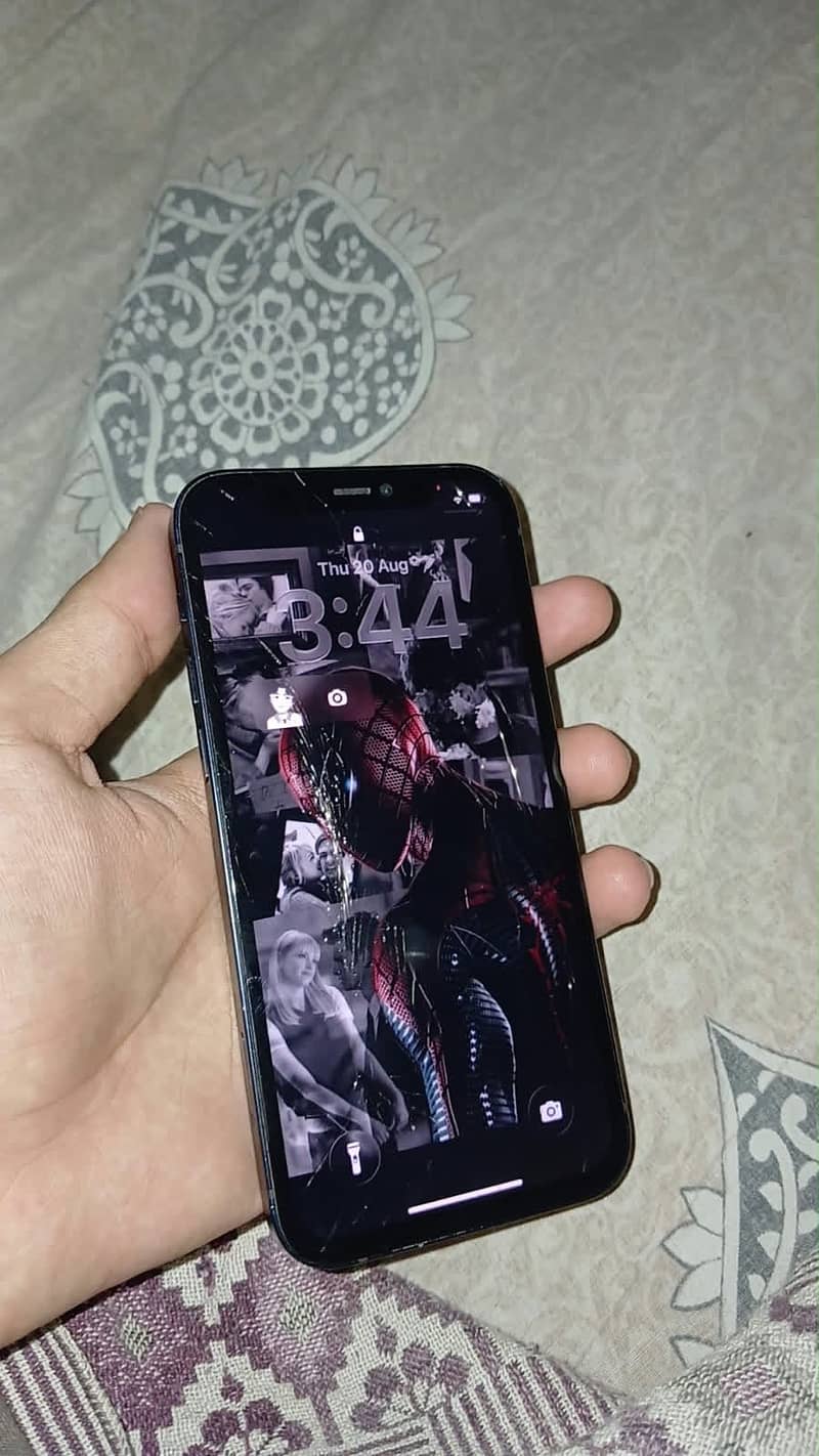 Apple iPhone 12 4