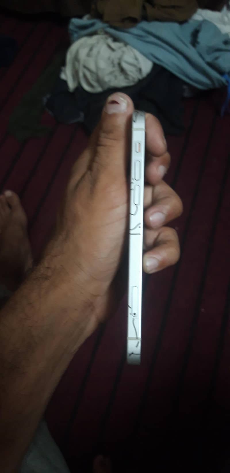 Apple iPhone 12 4