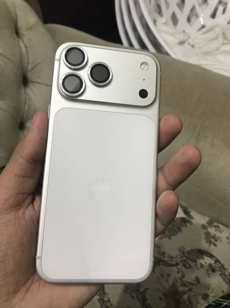 Apple iPhone 17 Pro Max 0