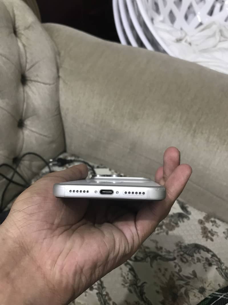 Apple iPhone 17 Pro Max 4