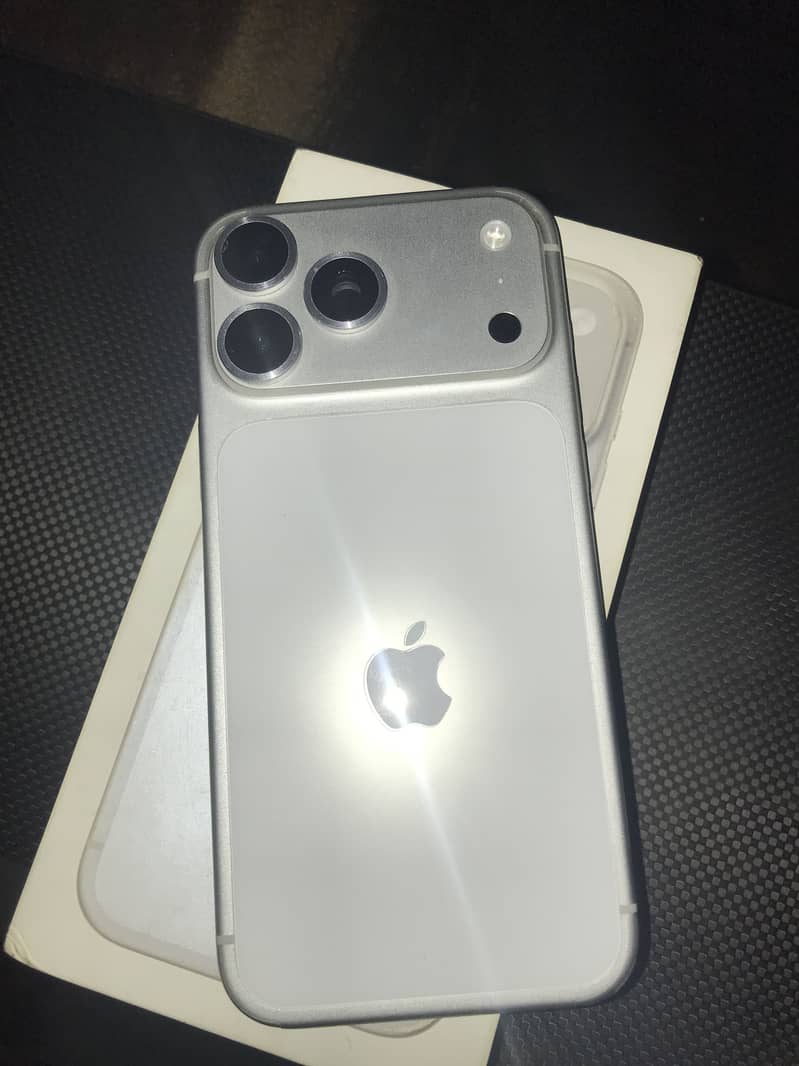 Apple iPhone 17 Pro Max 6