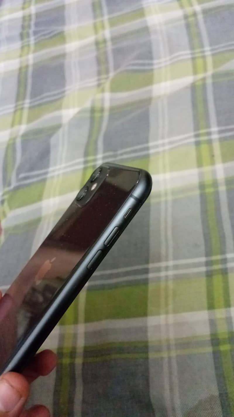 Apple iPhone 11 3