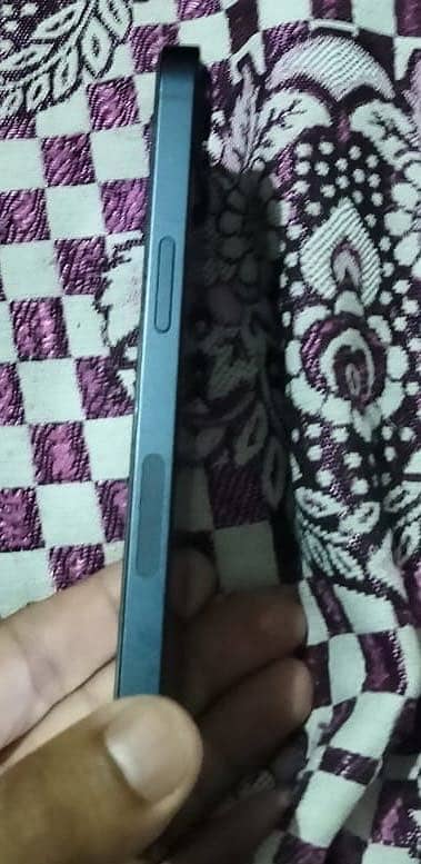 Apple iPhone 13 5