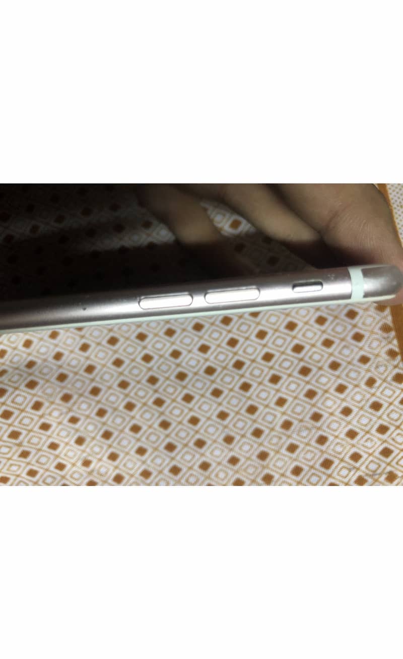 Apple iPhone 7 Plus 5