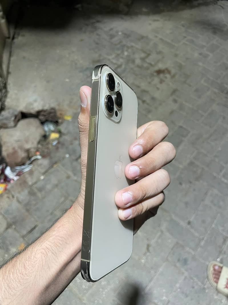 Apple iPhone 12 Pro Max 4