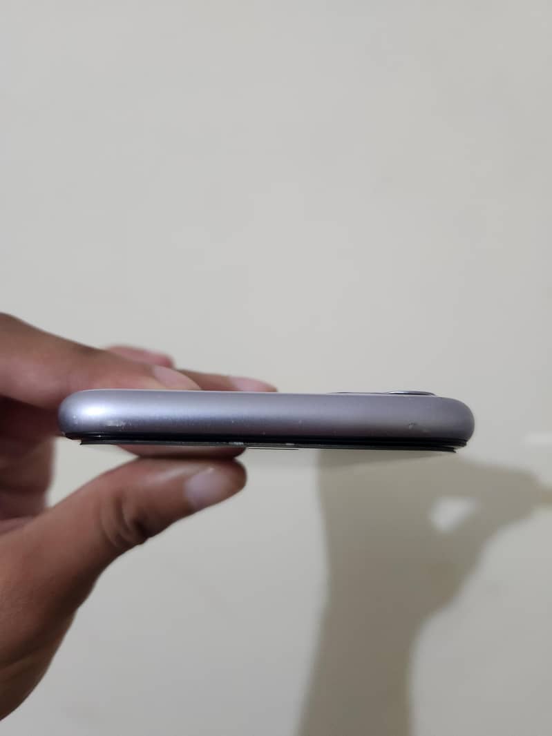 Apple iPhone 11 3