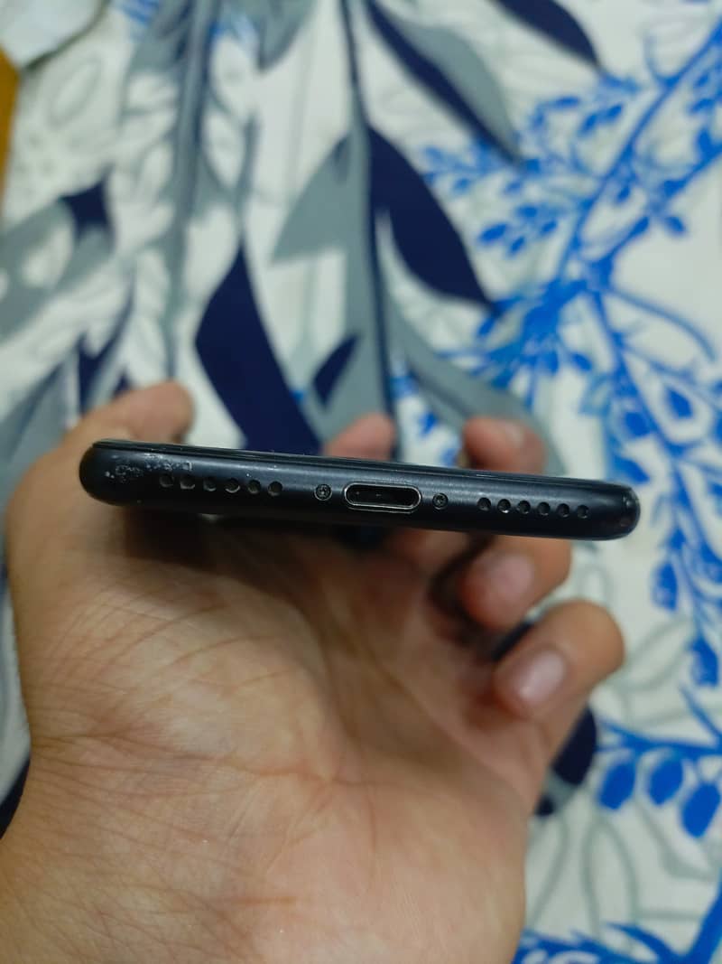 Apple iPhone 7 2