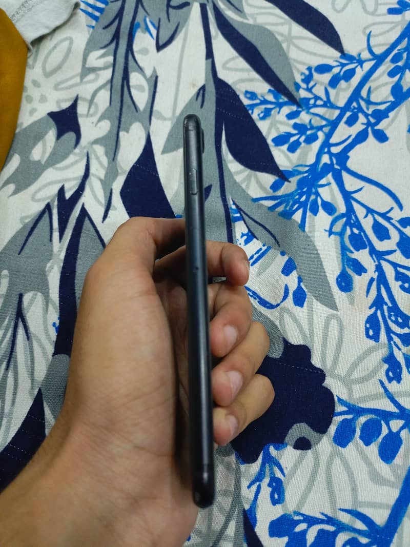 Apple iPhone 7 5