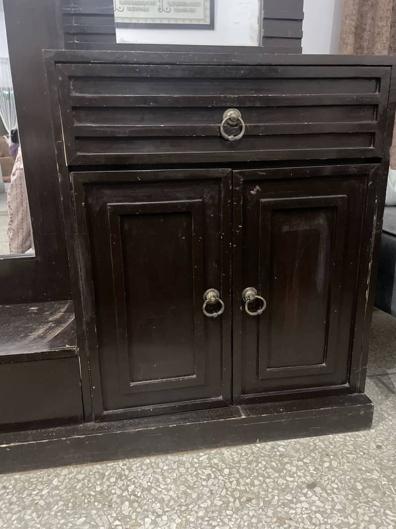 Dressing table and cupboard 2