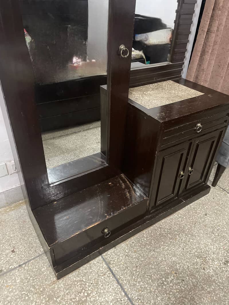 Dressing table and cupboard 3