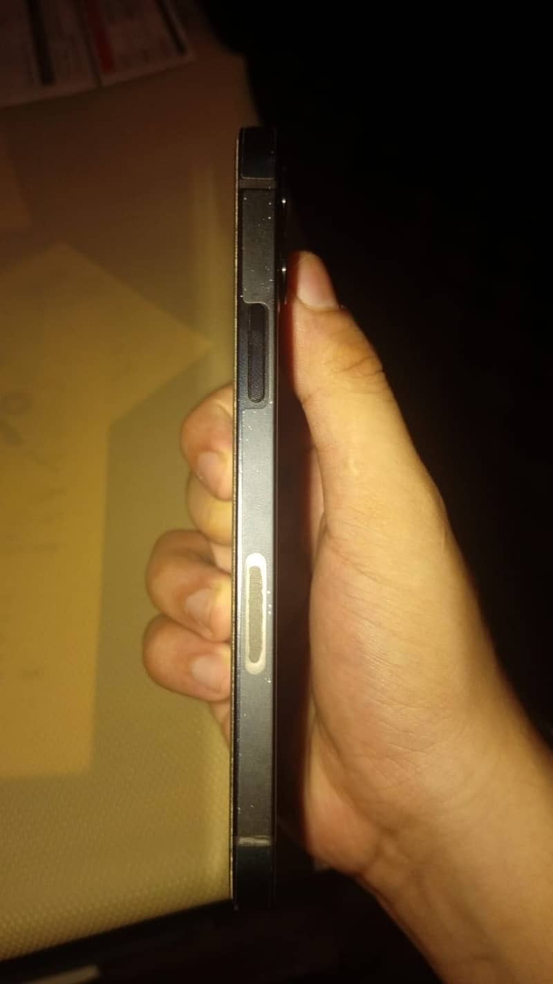 Apple iPhone 12 4