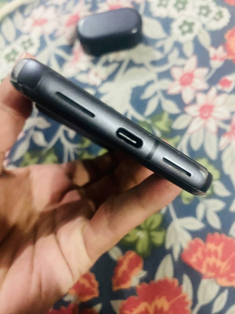 Google Pixel 8 4