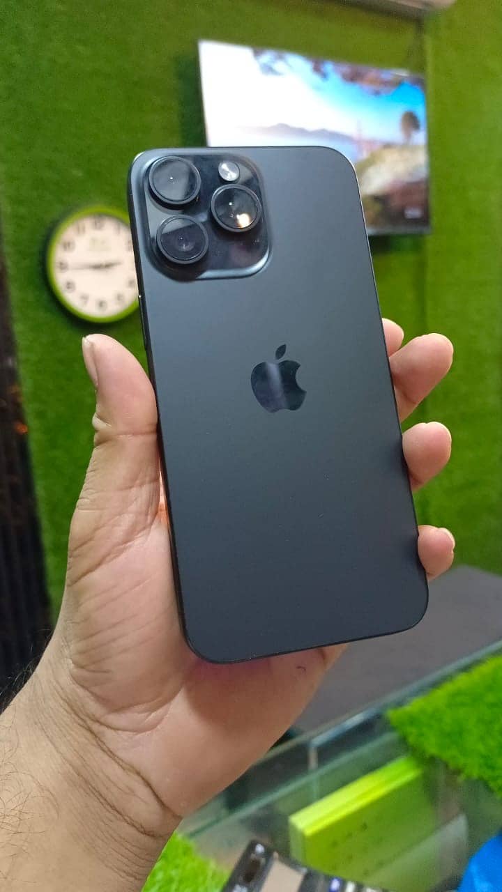 Apple iPhone 15 Pro Max 0