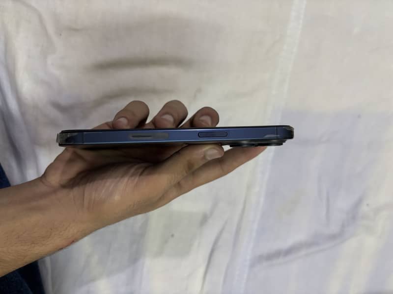 Apple iPhone 15 Pro 0