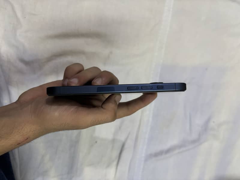 Apple iPhone 15 Pro 2