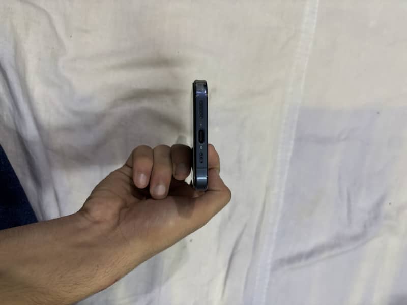 Apple iPhone 15 Pro 3