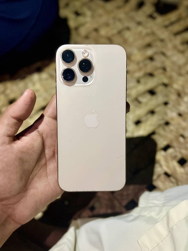 Apple iPhone 16 Pro Max 0