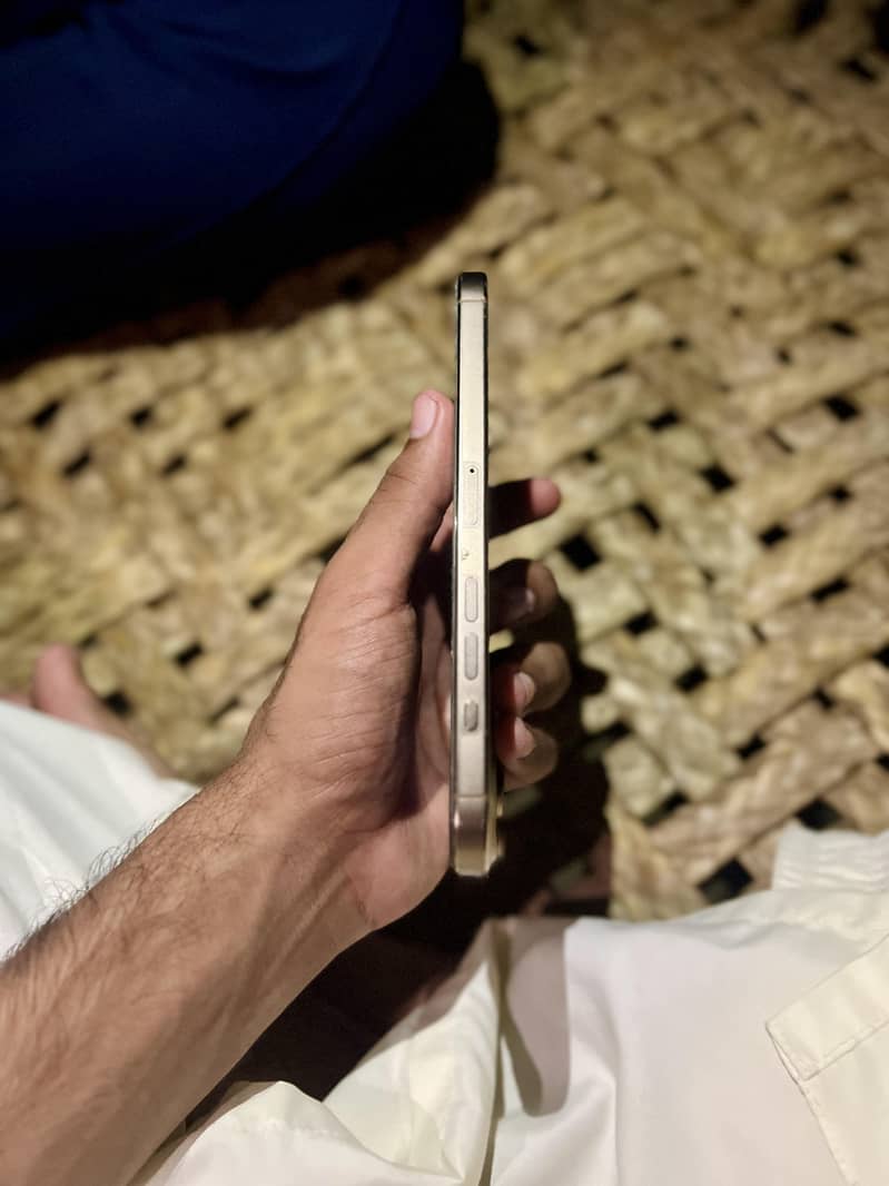 Apple iPhone 16 Pro Max 3