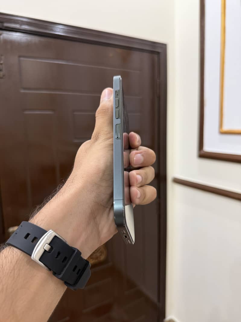 Apple iPhone 13 Pro Max 6