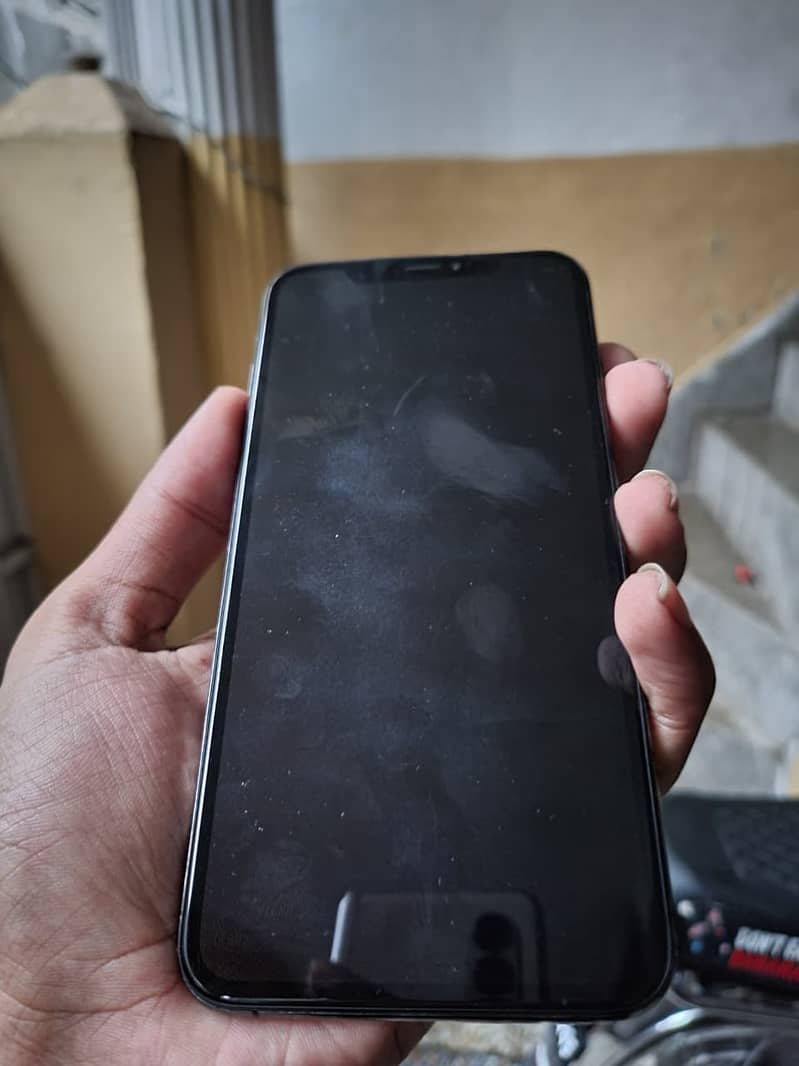 iPhone XS Max 4