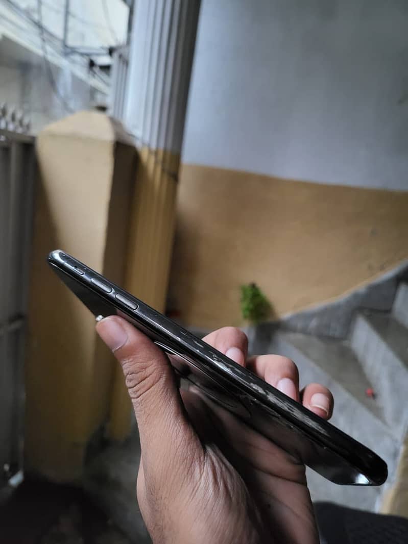 iPhone XS Max 5