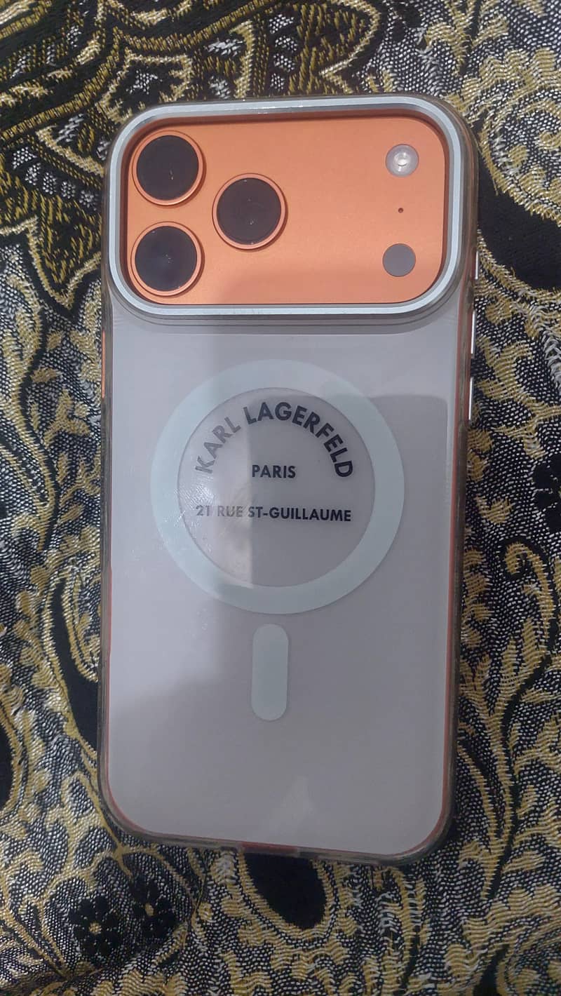 Apple iPhone 17 Pro Max 4