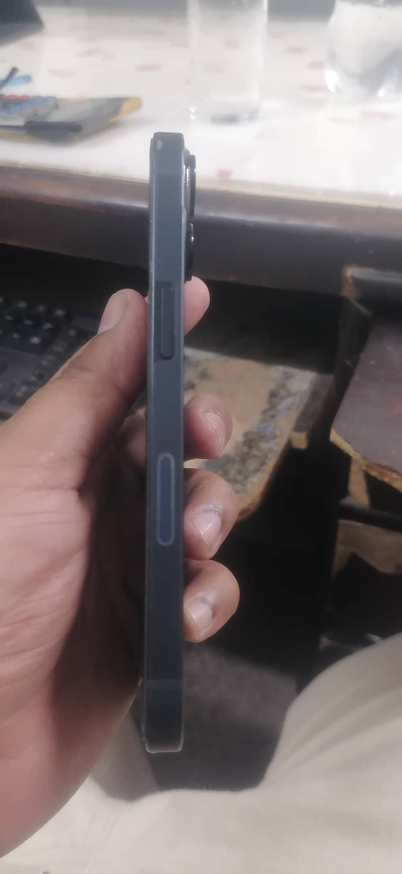 Apple iPhone 13 2