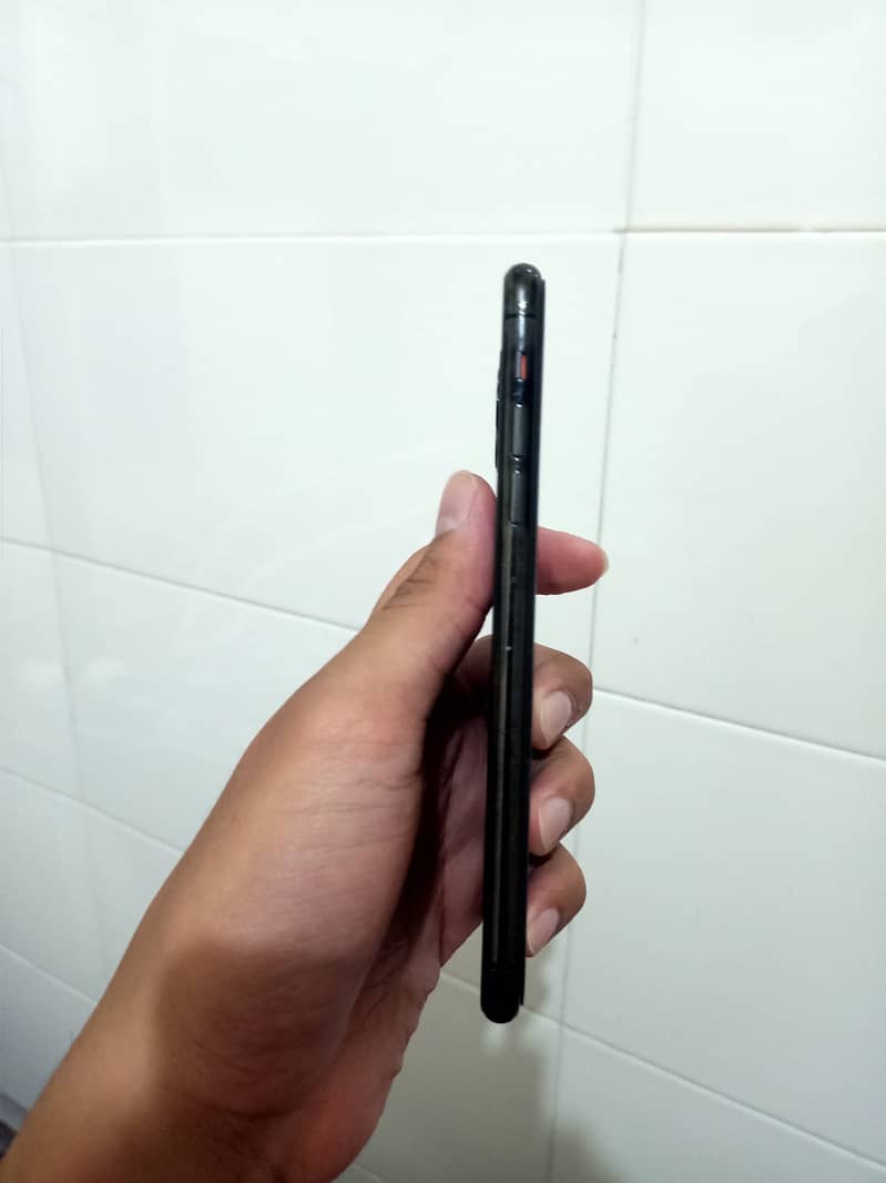 Apple iPhone 11 Pro Max 4