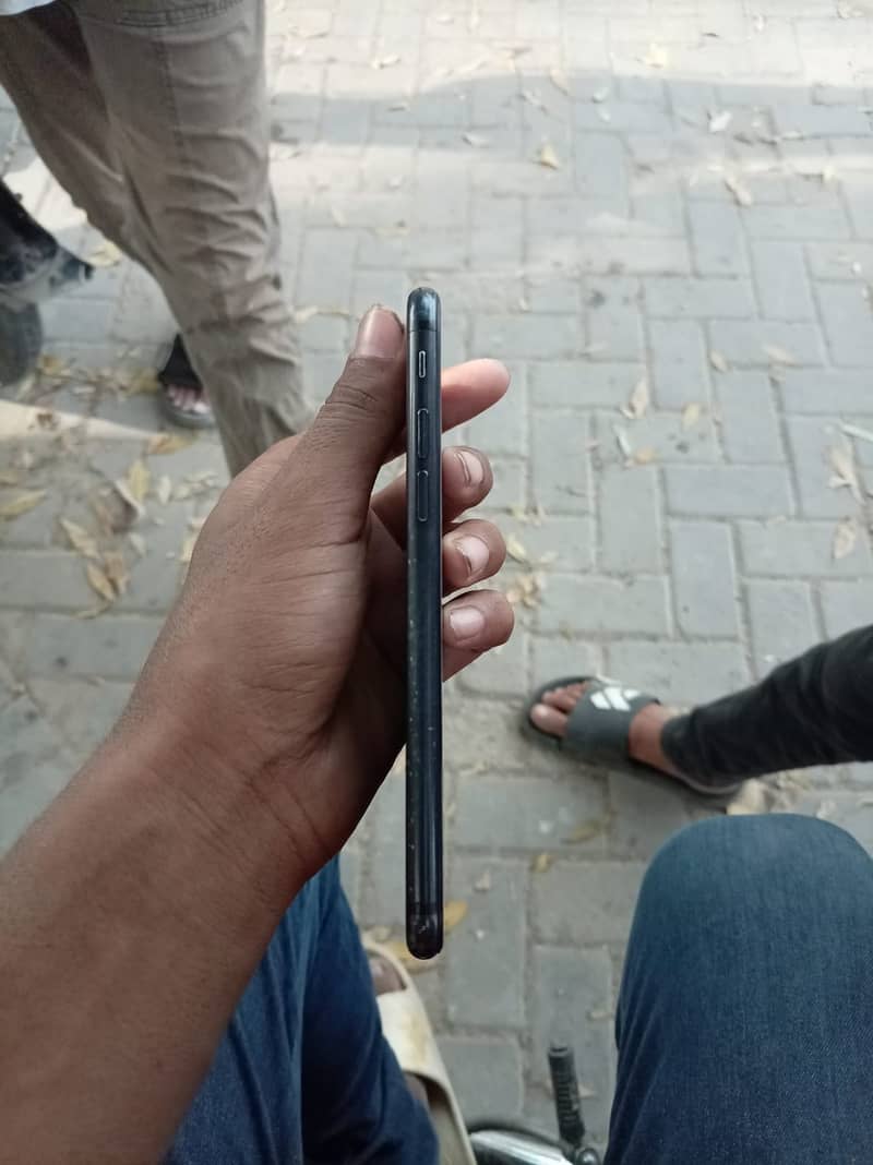 Apple iPhone 7 7