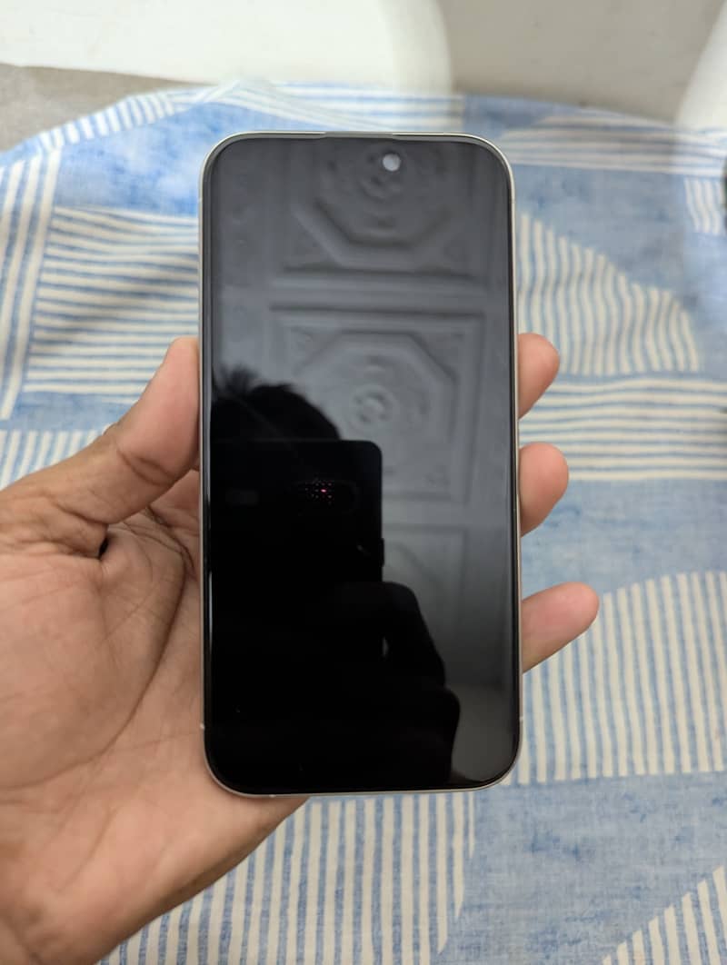 Apple iPhone 15 Pro 4