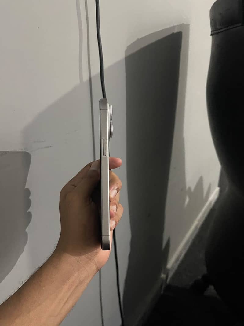 Apple iPhone 15 Pro Max 0