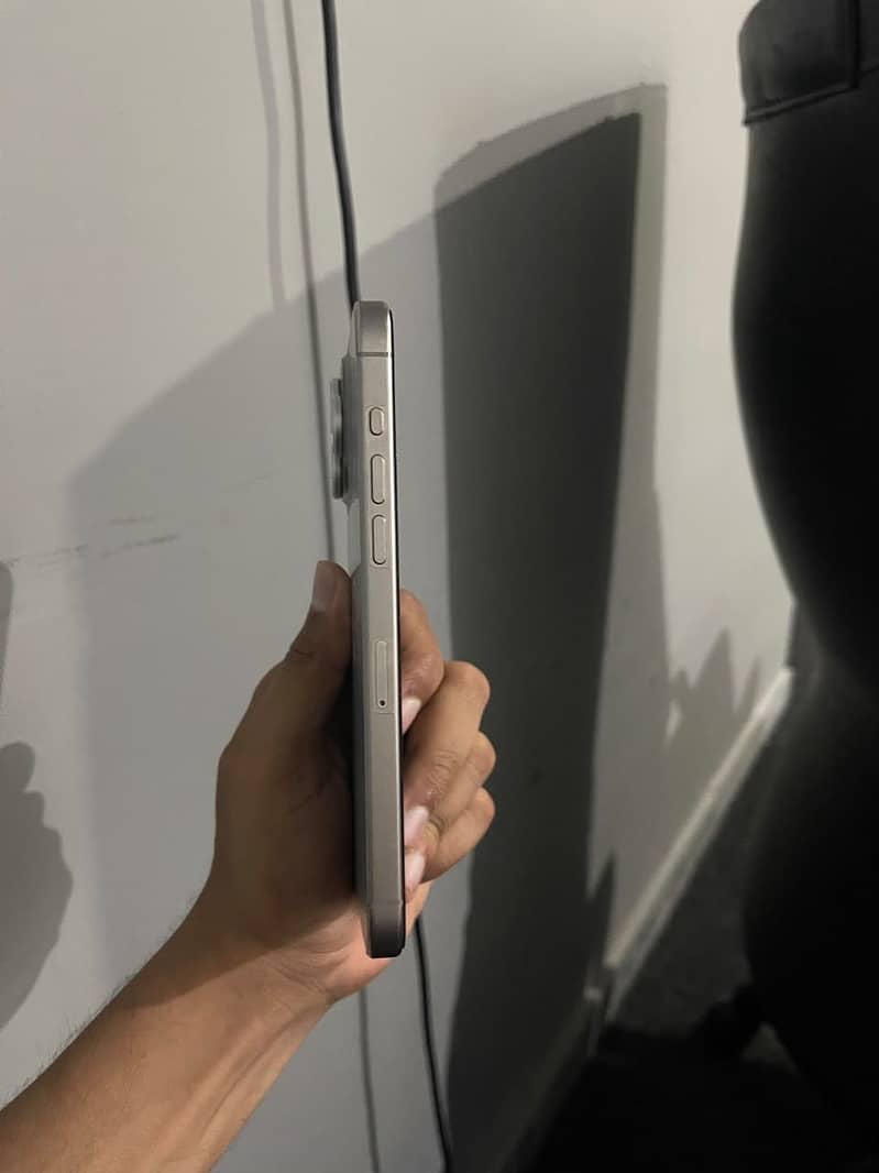 Apple iPhone 15 Pro Max 2
