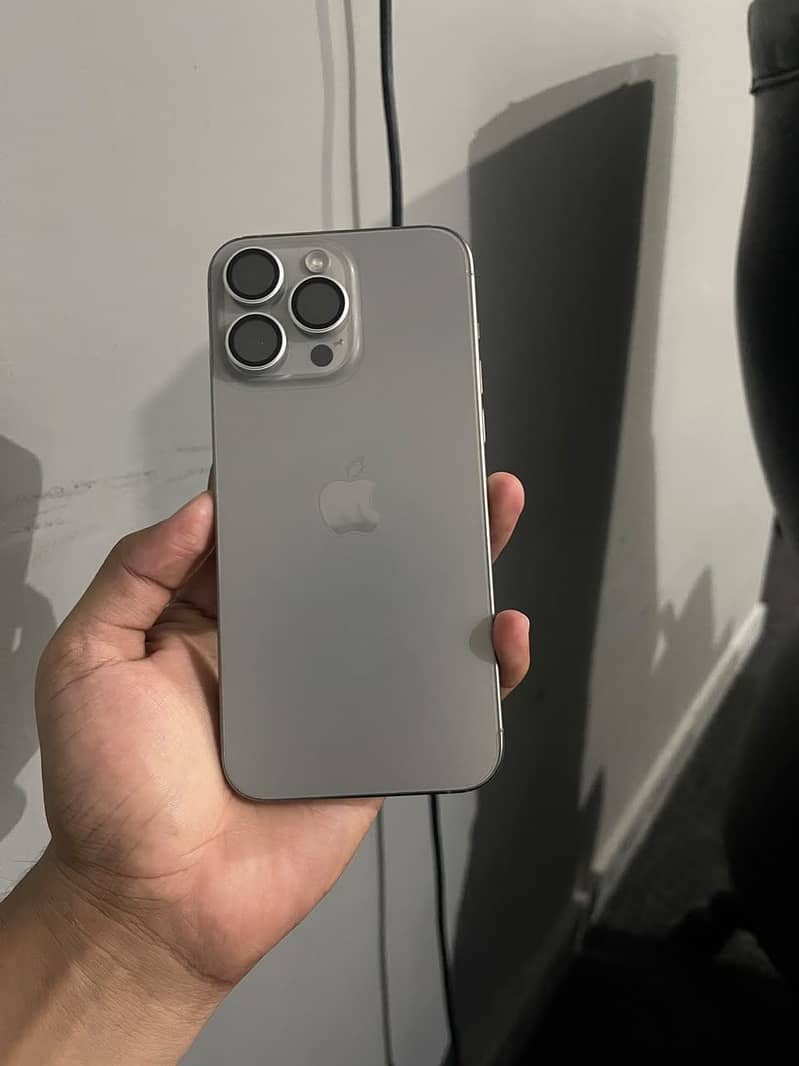 Apple iPhone 15 Pro Max 3