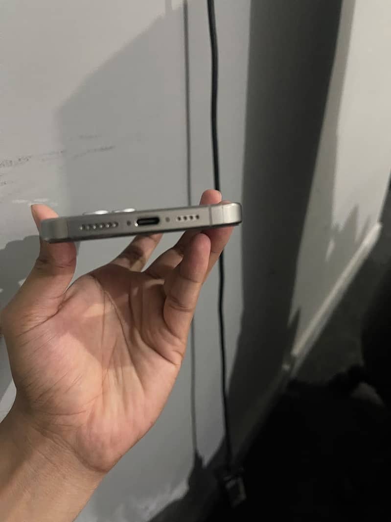 Apple iPhone 15 Pro Max 6