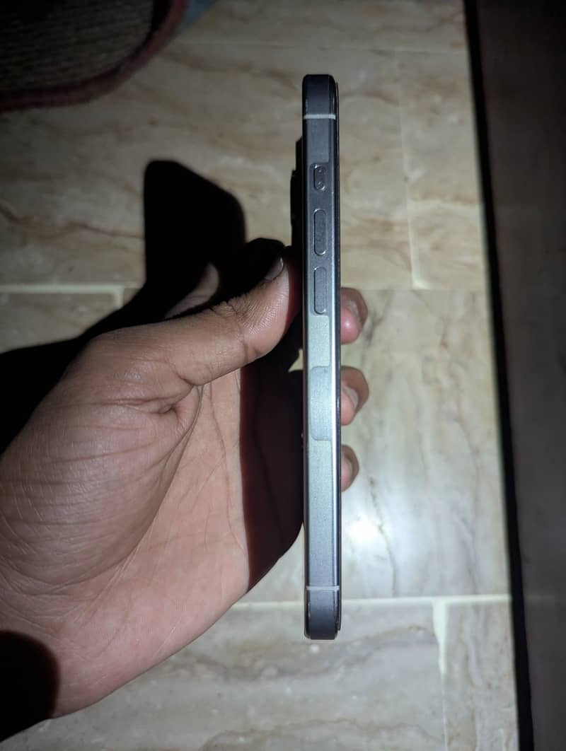 Apple iPhone 15 Pro 2